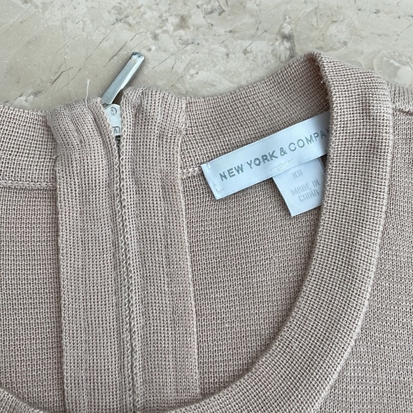New York & CO. Crop Top - Picture 2 of 4
